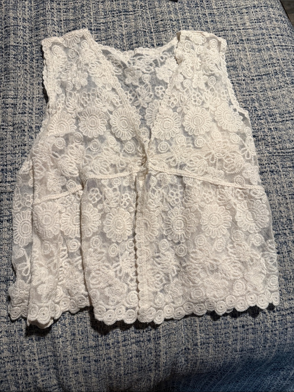 SHEIN Cream Floral Lace Button-Front Camisole